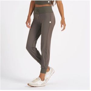 Vuori Daily Jogger